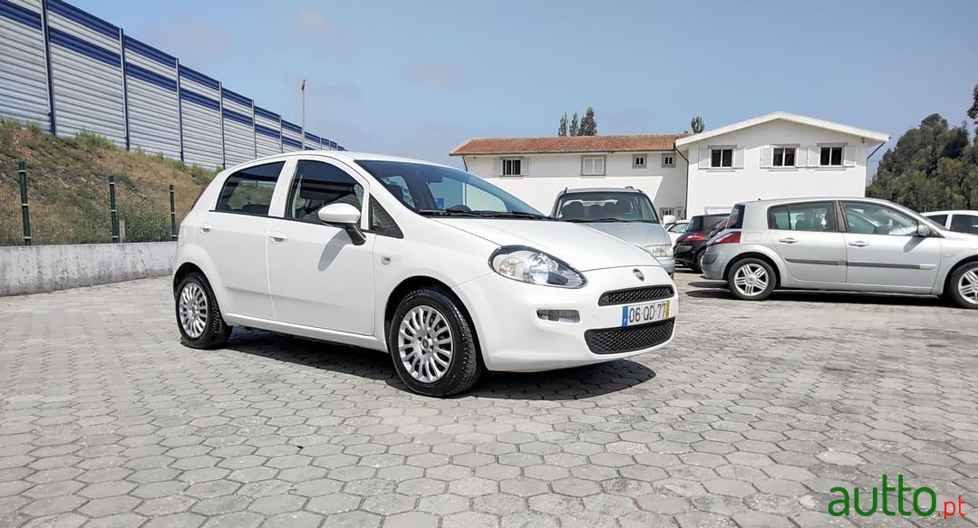 2015' Fiat Punto photo #5