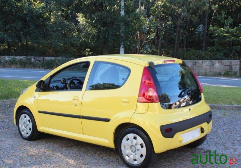 2006' Peugeot 107 1.0 Trendy photo #2