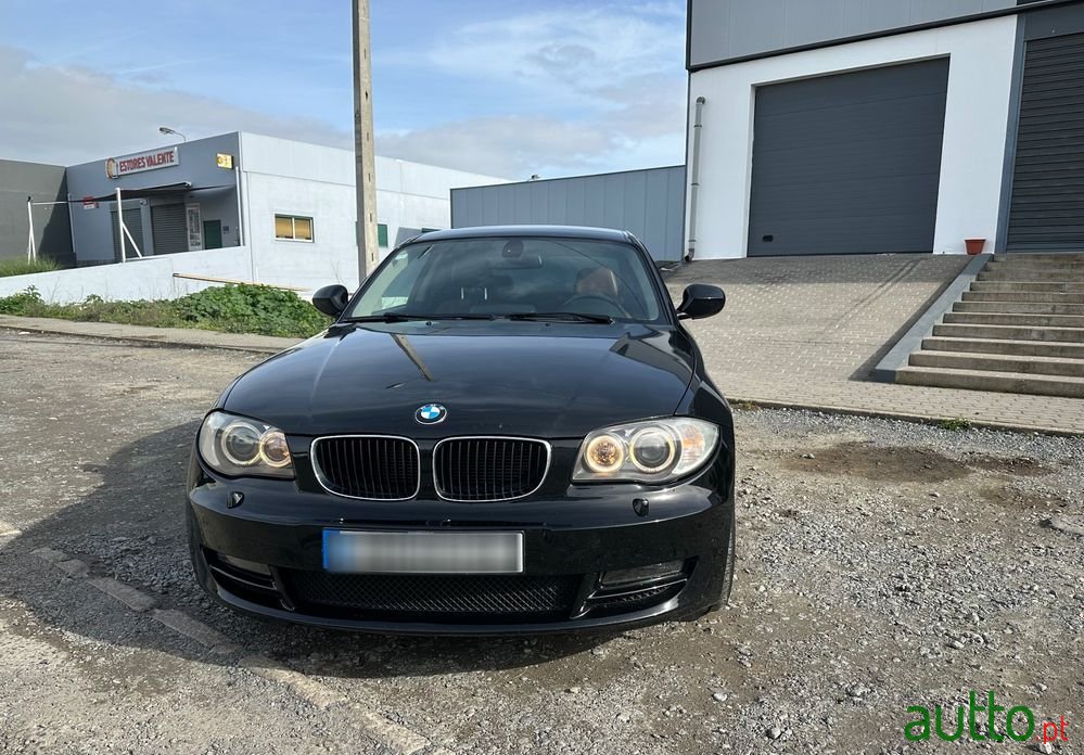 2010' BMW 118 D Coupe photo #2