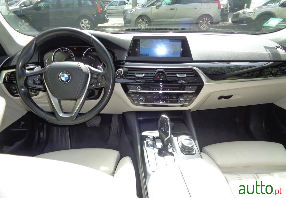 2018' BMW 520 D Line Sport Auto photo #2