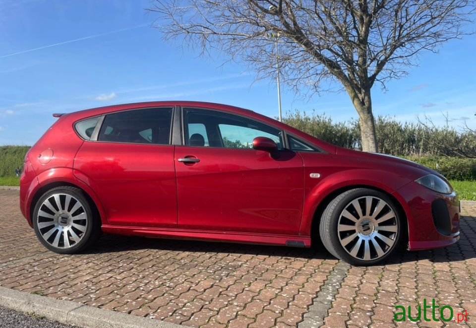 2008' SEAT Leon photo #2