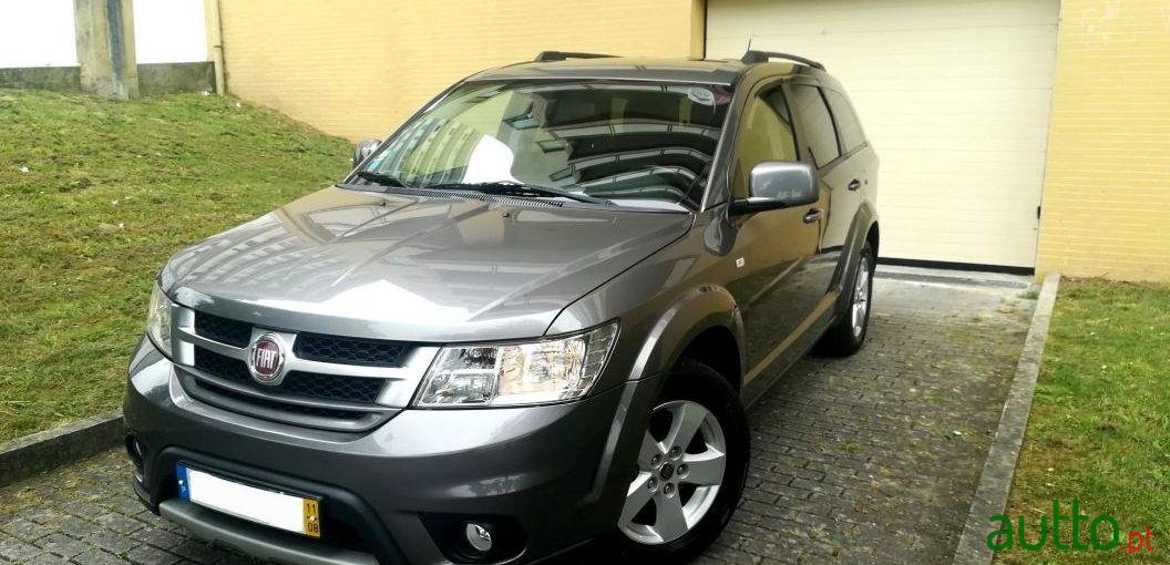 2011' Fiat Freemont photo #1