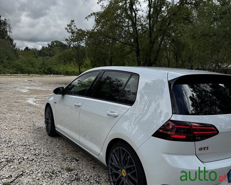 2018' Volkswagen Golf photo #5