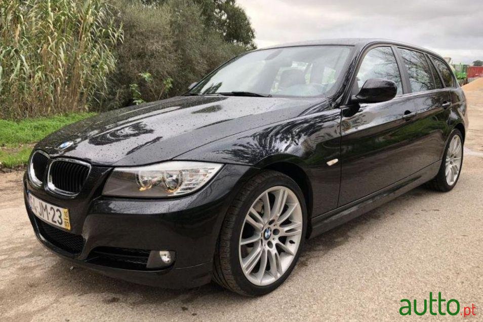 2010' BMW 320 D Touring photo #2