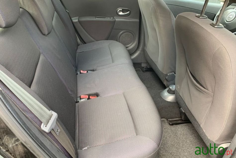 2006' Renault Clio 12 Gasolina photo #4