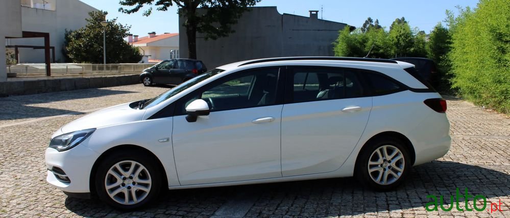 2020' Opel Astra Sports Tourer photo #4