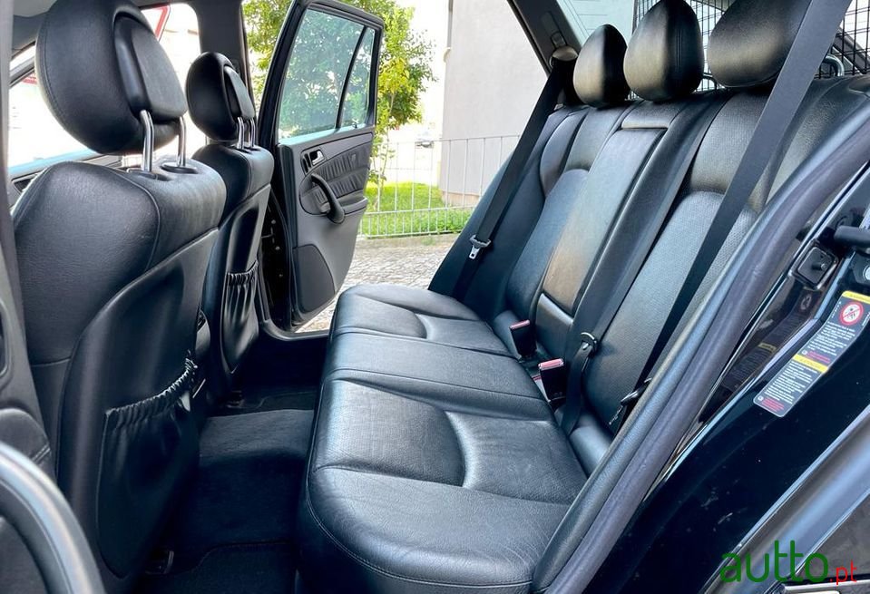 2004' Mercedes-Benz C-220 photo #6