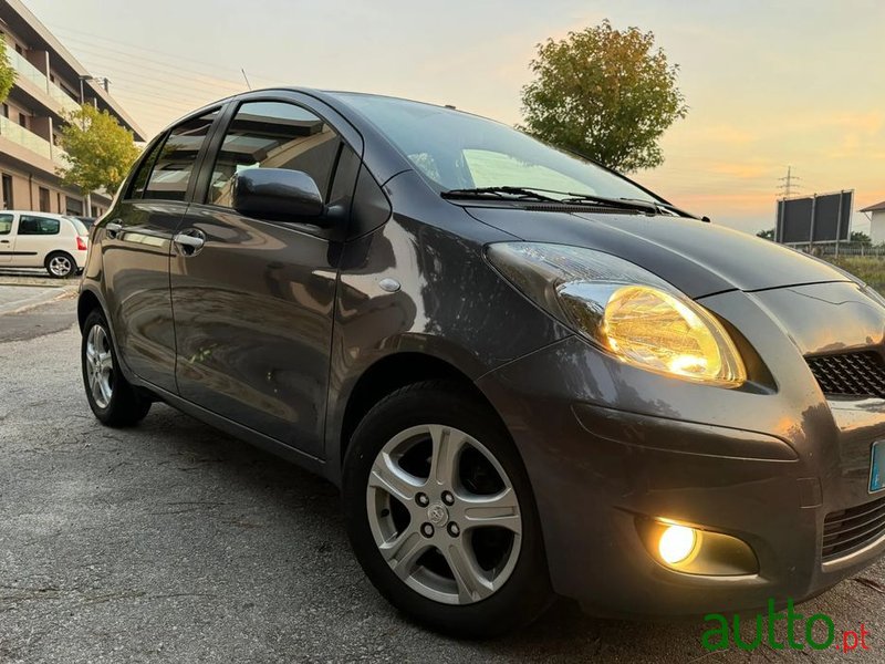 2010' Toyota Yaris photo #1