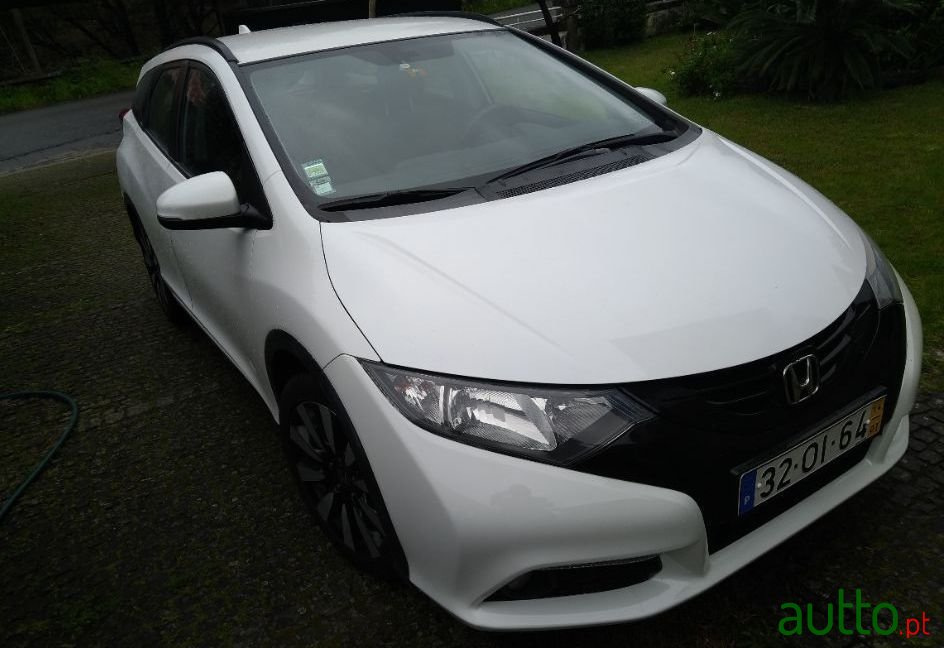 2014' Honda Civic Tourer photo #2