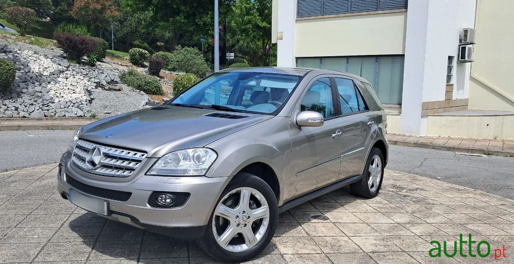 2006' Mercedes-Benz ML 320 Cdi photo #1