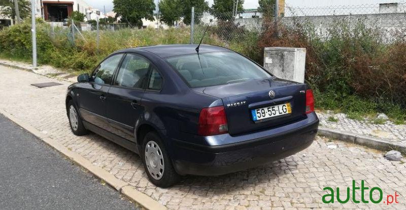 1998' Volkswagen Passat Confortline photo #1