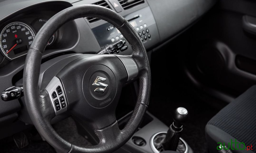 2009' Suzuki Swift photo #6