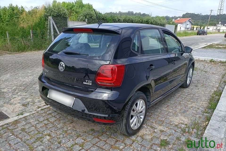2014' Volkswagen Polo photo #2