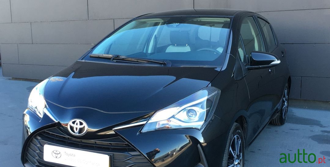 2020' Toyota Yaris Comfort photo #2