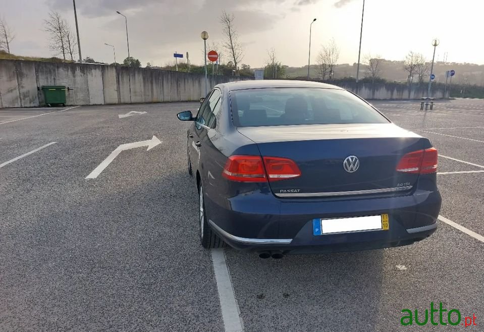 2011' Volkswagen Passat photo #3