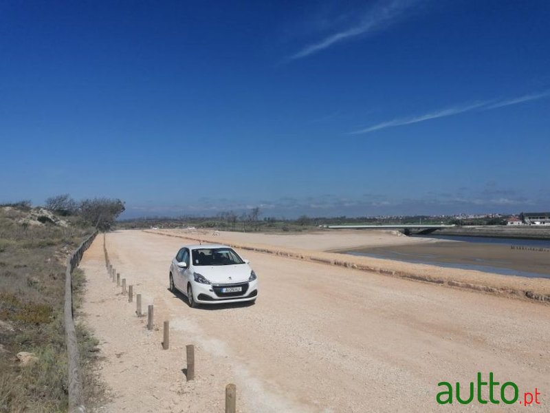 2015' Peugeot 208 photo #2