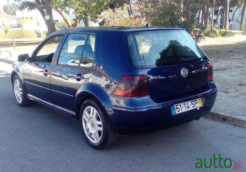 2001' Volkswagen Golf photo #2