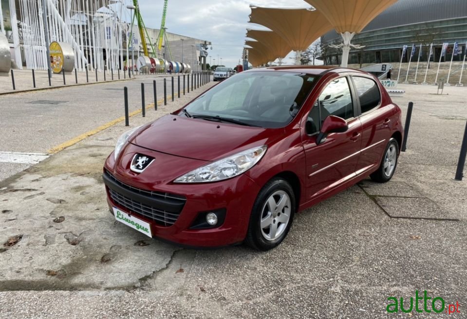 2011' Peugeot 207 Sport photo #1