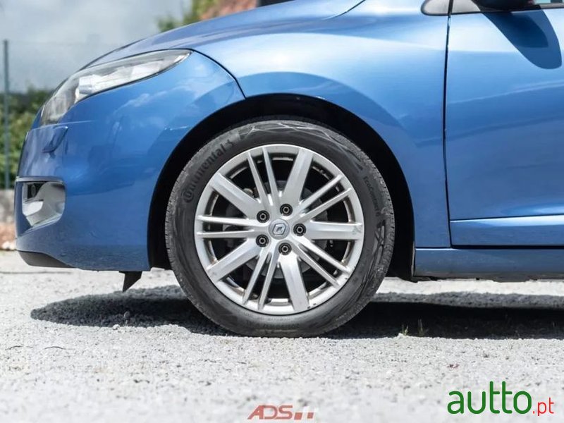 2012' Renault Megane photo #5