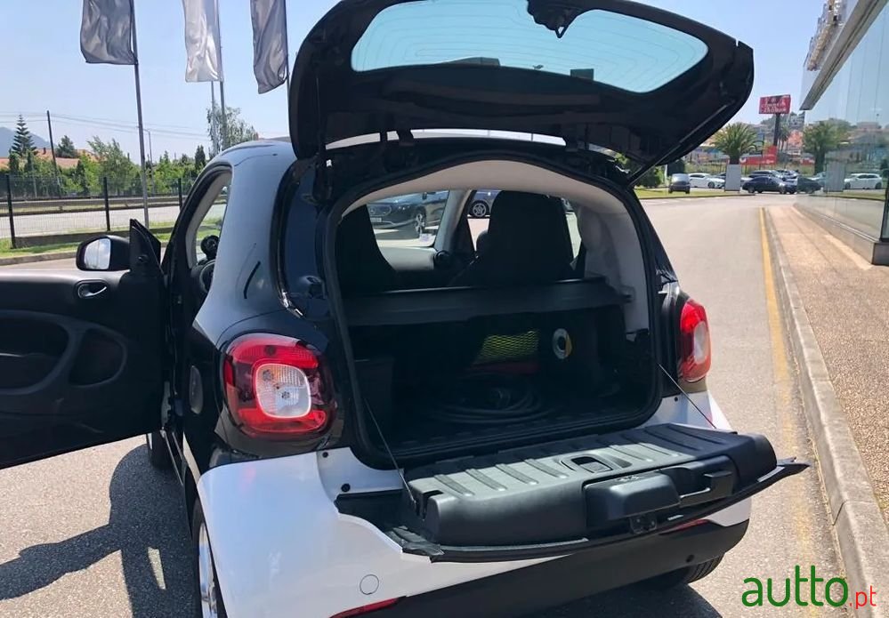 2020' Smart Fortwo Passion photo #3
