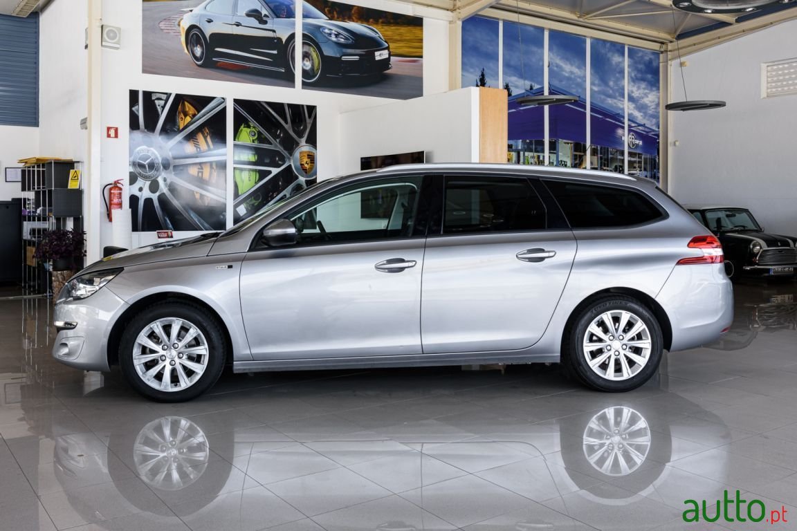 2017' Peugeot 308 Sw photo #2