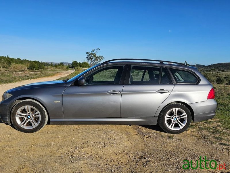 2009' BMW 318 D Touring Navigation photo #3