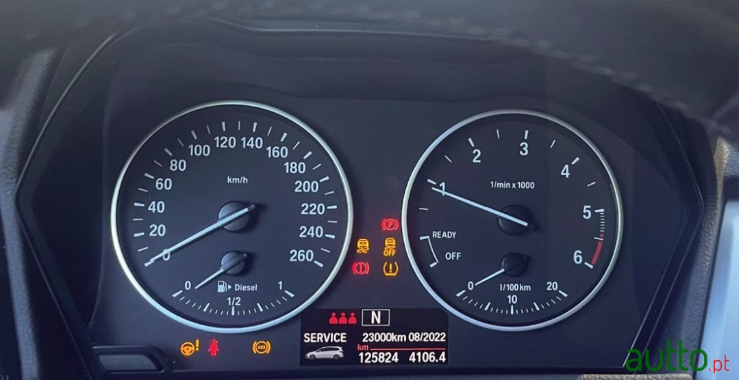 2016' BMW 216 Gran Tourer photo #3