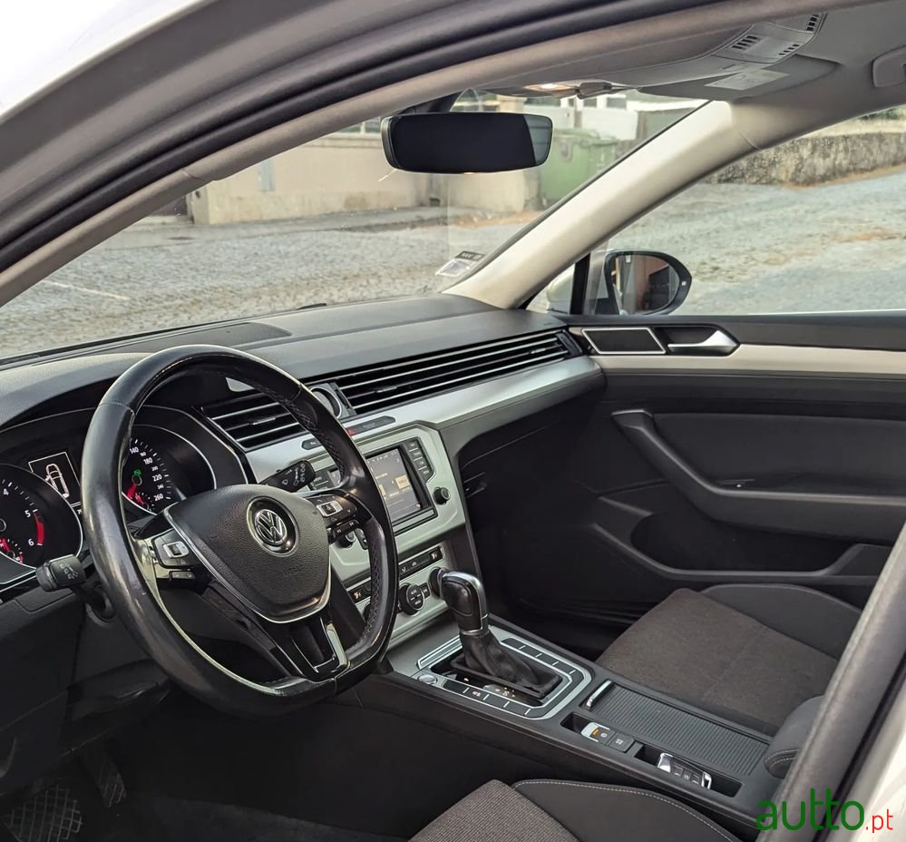 2017' Volkswagen Passat Variant photo #4