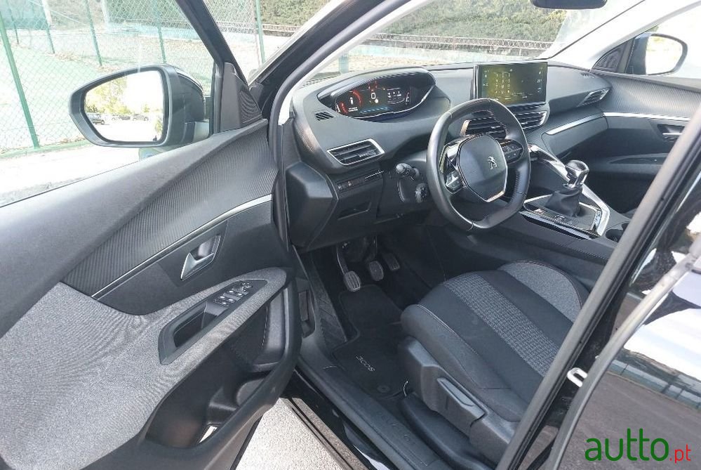 2022' Peugeot 3008 photo #5