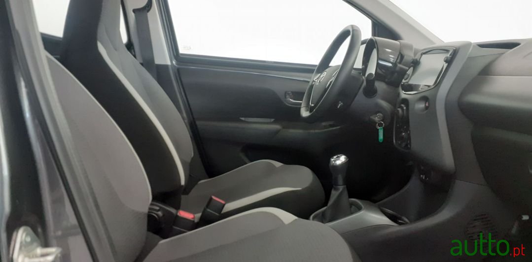 2022' Toyota Aygo photo #6