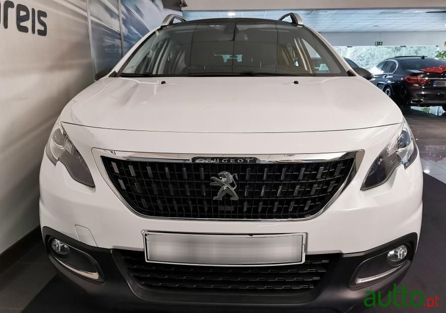 2019' Peugeot 2008 1.2 Puretech Allure photo #3