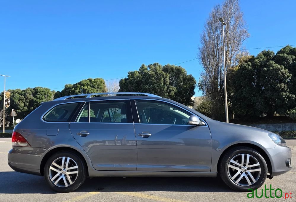 2010' Volkswagen Golf Variant photo #5