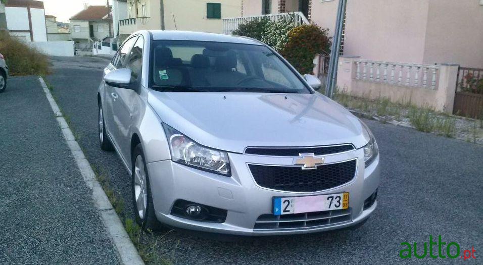 2011' Chevrolet Cruze photo #2