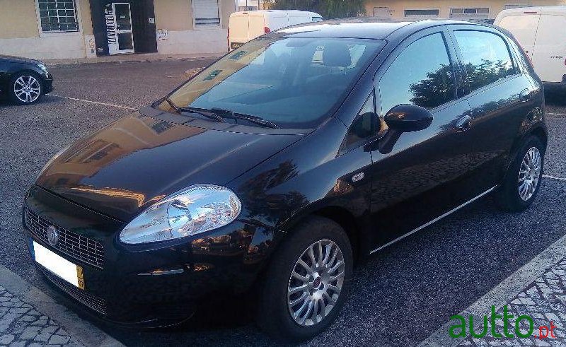 2011' Fiat Grande Punto 1.3 Multijet photo #2