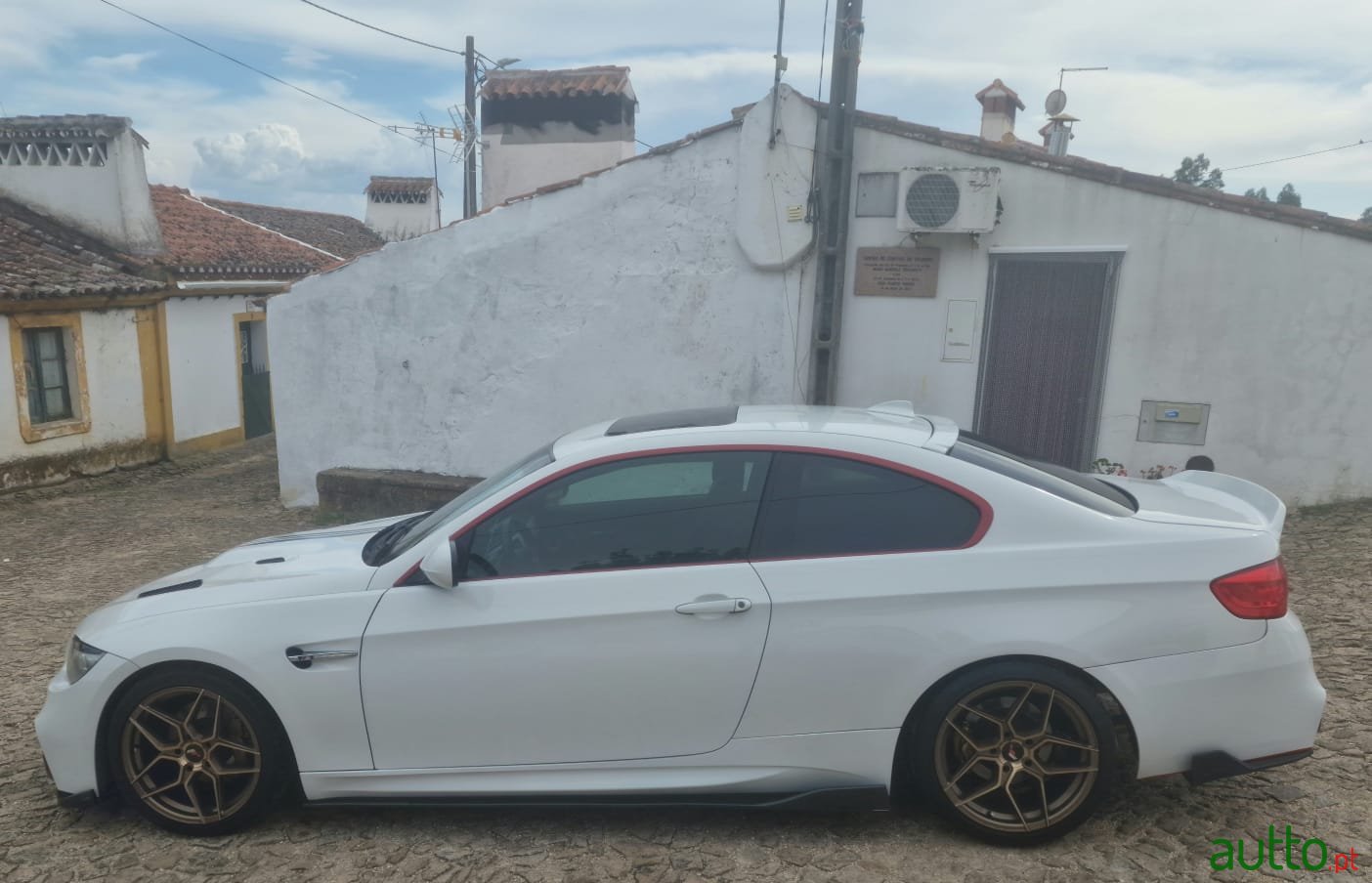 2010' BMW 320 photo #2