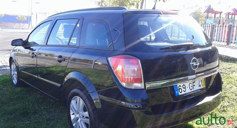 2008' Opel Astra Caravan photo #2