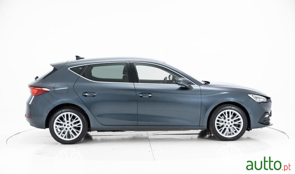 2021' SEAT Leon photo #2