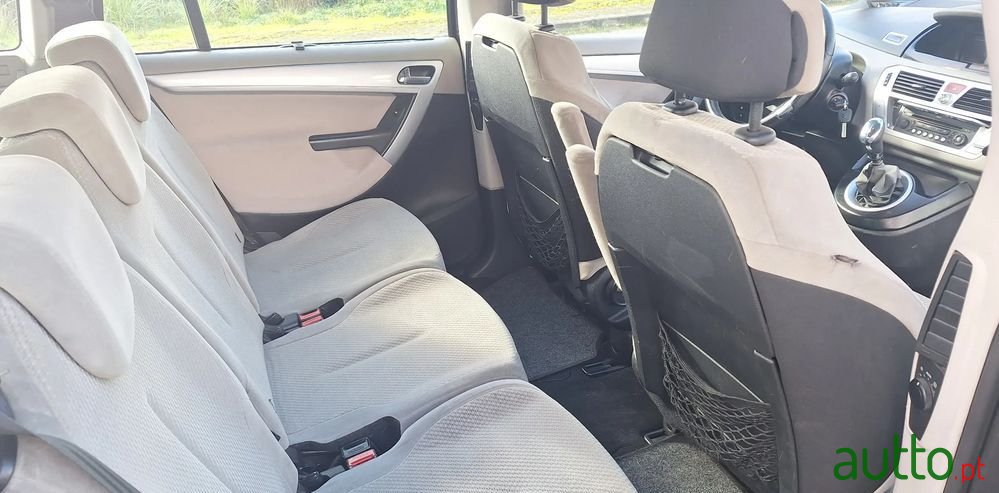 2009' Citroen C4 Grand Picasso photo #6