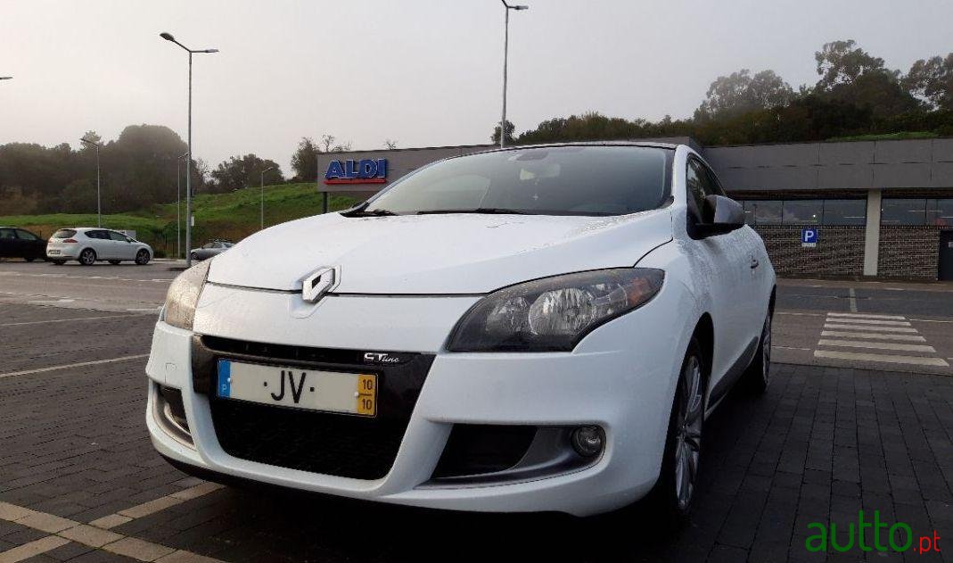 2010' Renault Megane Coupe photo #1