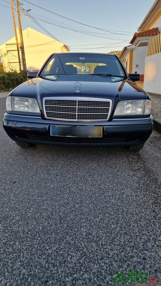 1996' Mercedes-Benz 220 photo #1
