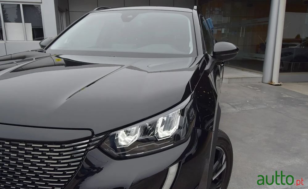 2022' Peugeot 2008 photo #3