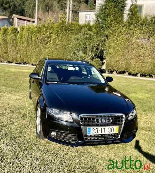 2010' Audi A4 Avant photo #2