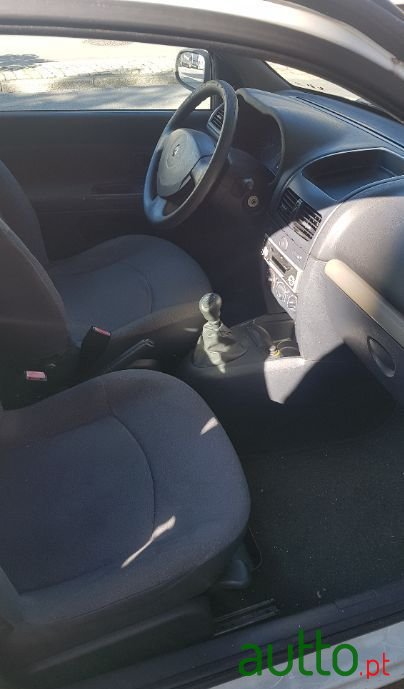 2004' Renault Clio photo #3