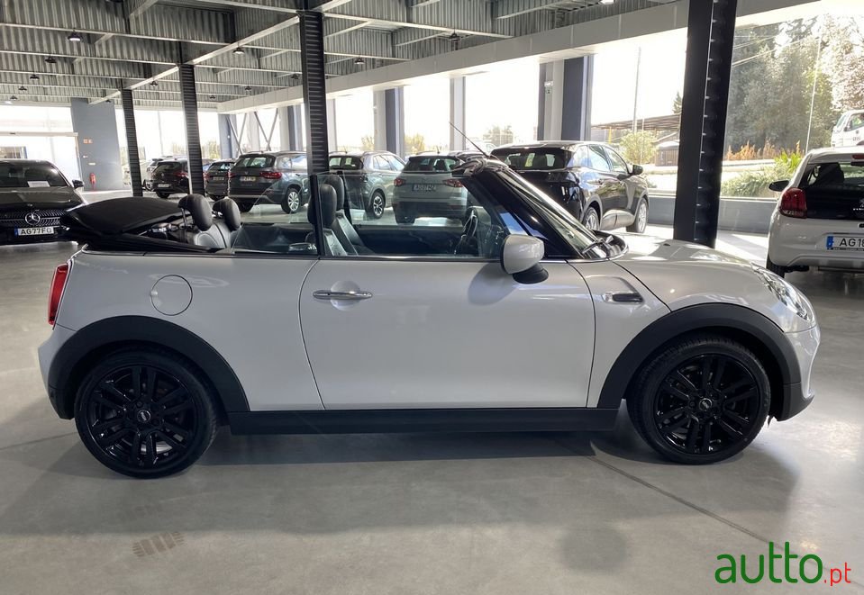 2020' MINI Cabrio photo #4