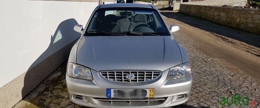 2002' Hyundai Accent photo #3