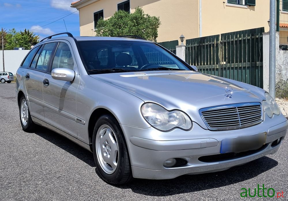 2004' Mercedes-Benz C 220 photo #1
