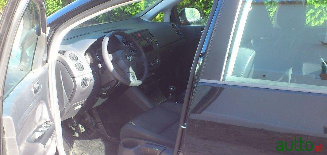 2010' Volkswagen Golf Plus photo #2