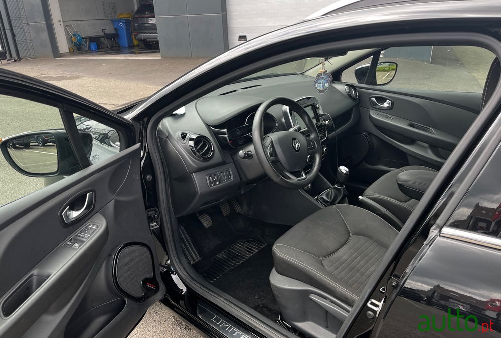 2019' Renault Clio Sport Tourer photo #4