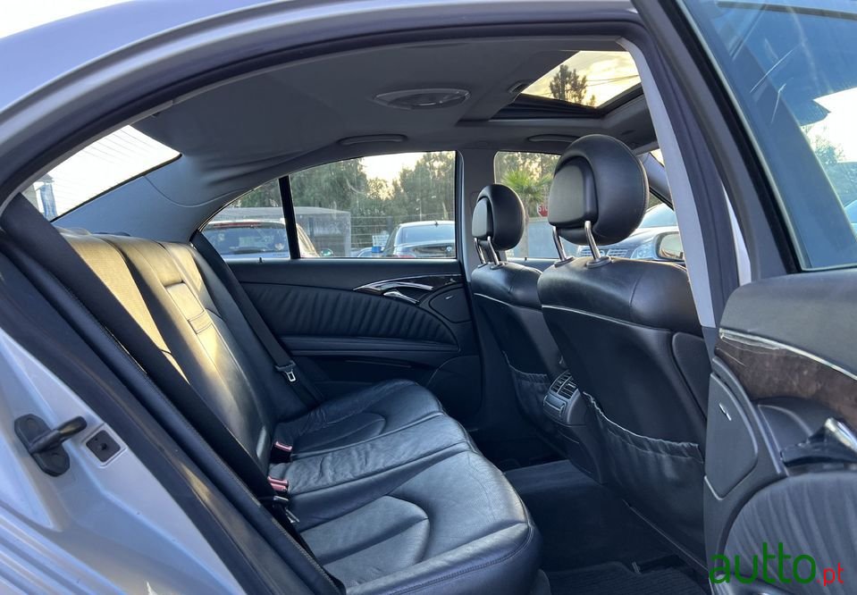 2003' Mercedes-Benz E-200 photo #4