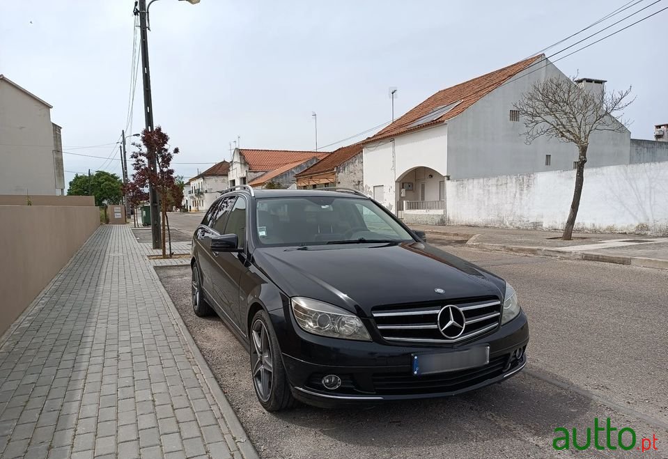 2008' Mercedes-Benz C-320 photo #4